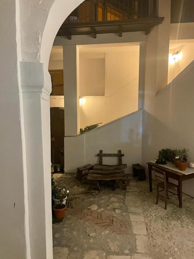 Piazzetta Del Forno Appartamento Assergi Eksteriør billede
