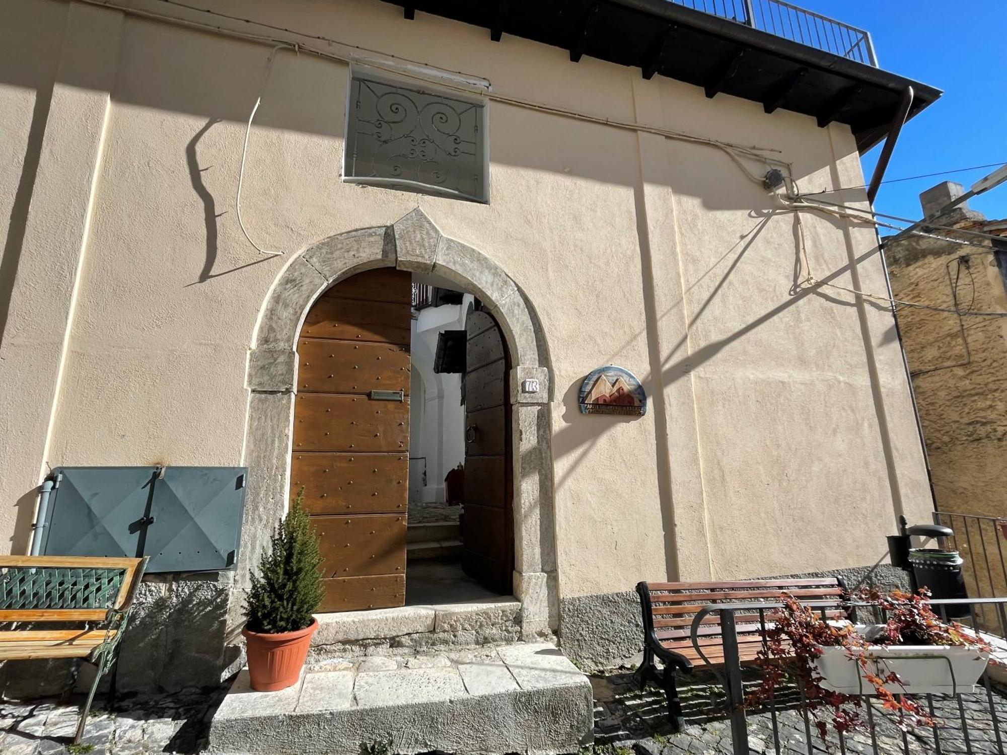 Piazzetta Del Forno Appartamento Assergi Eksteriør billede